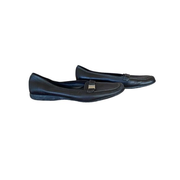 Salvatore Ferragamo Womens Black Leather Slip On Round Toe Flat Loafer Size 7.5 - Picture 1 of 7